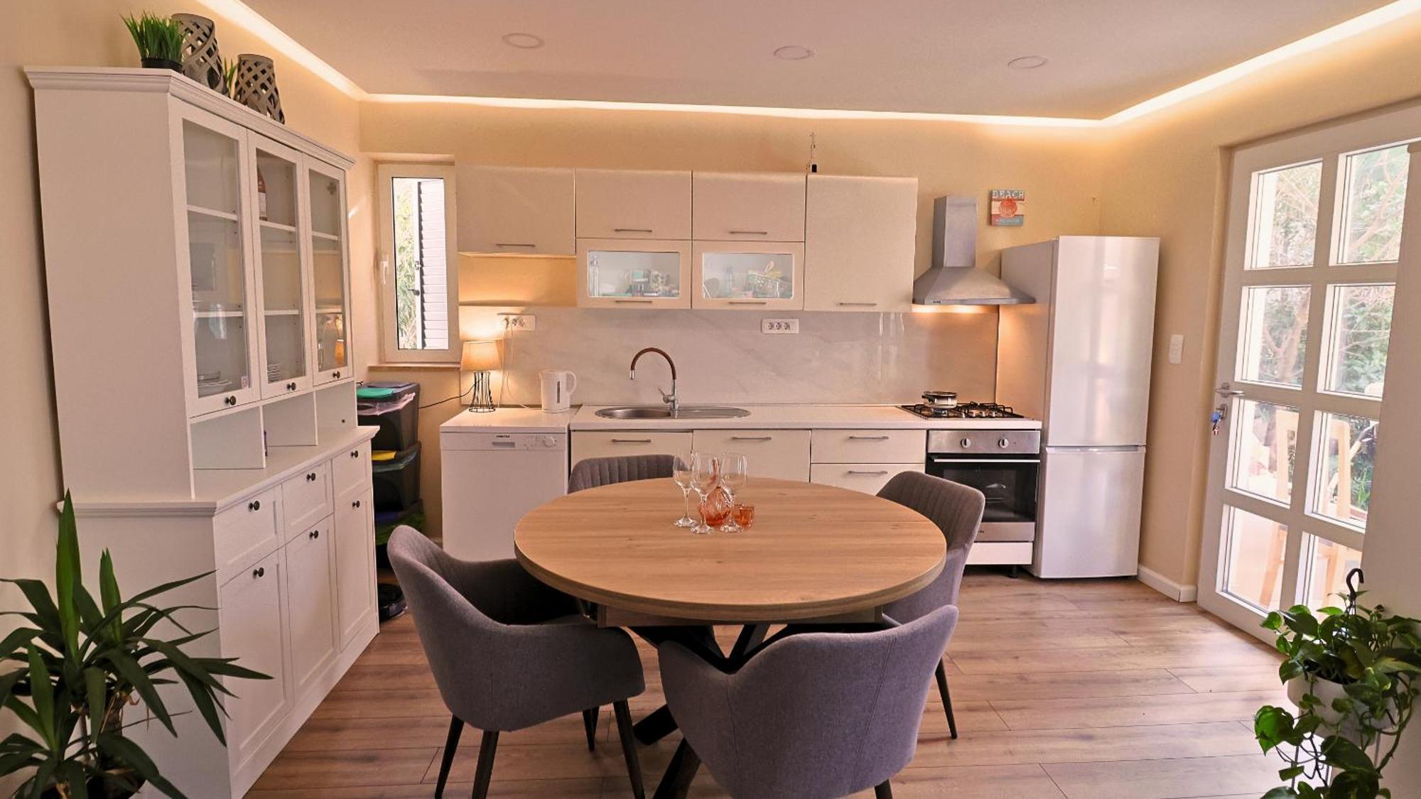 Central Single House With Parking-Top Location! ノヴァリャ エクステリア 写真