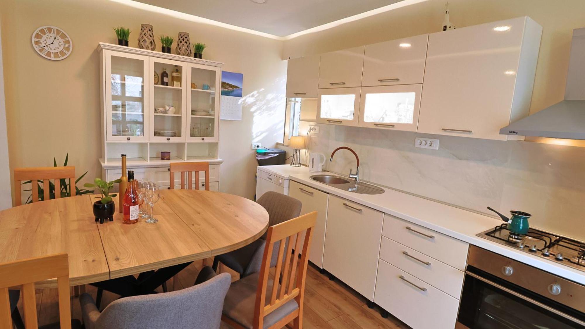 Central Single House With Parking-Top Location! ノヴァリャ エクステリア 写真